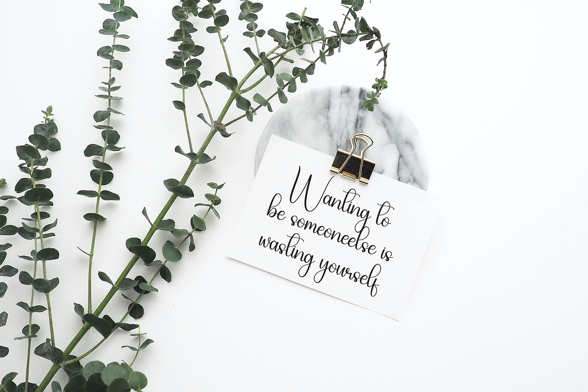 Vintage | Script Font, a Handwritten Font by Scratchones (Photo 3 of 9)