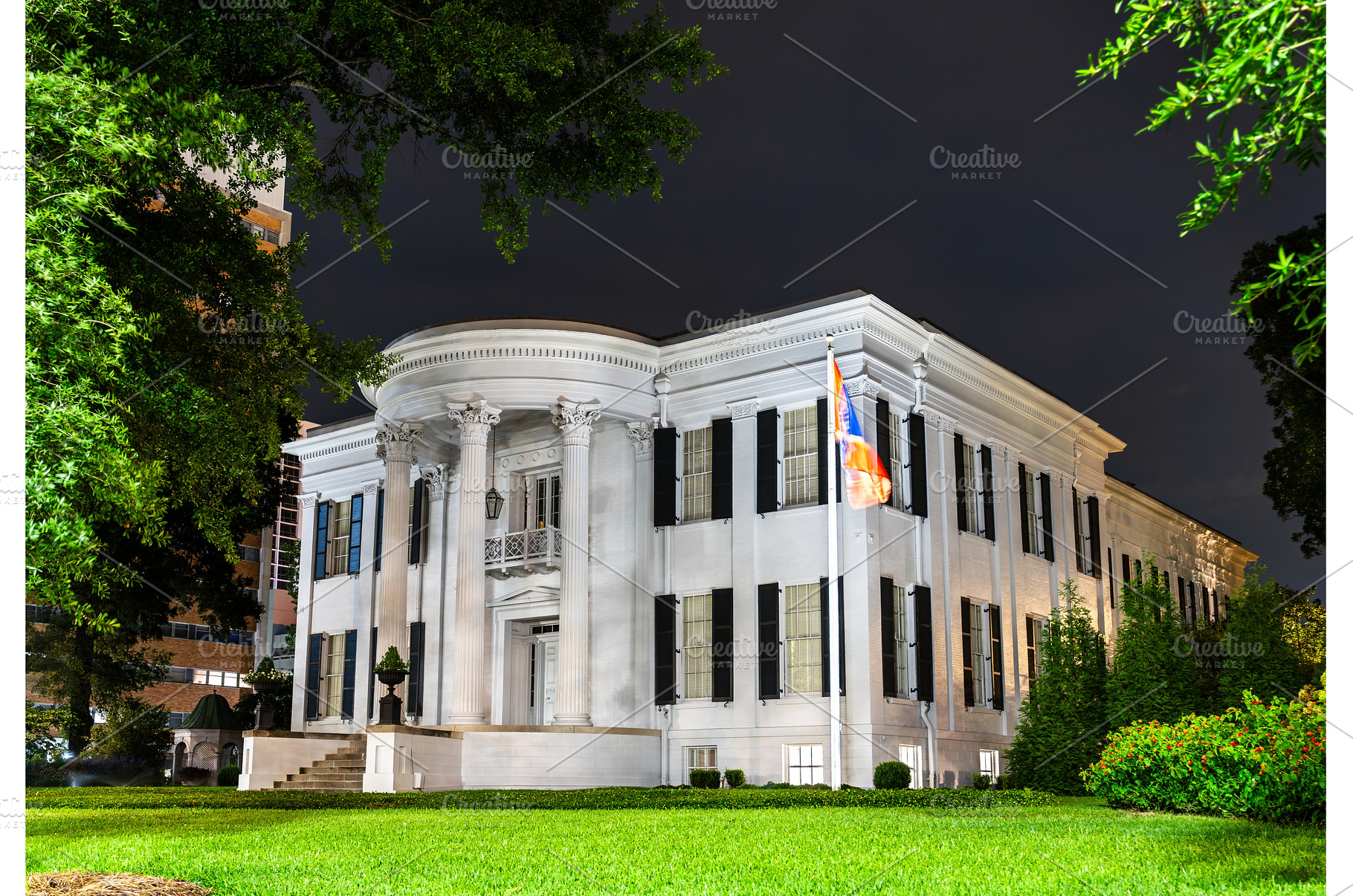 Mississippi Governor's Mansion, an Architecture Photo by Leonid Andronov