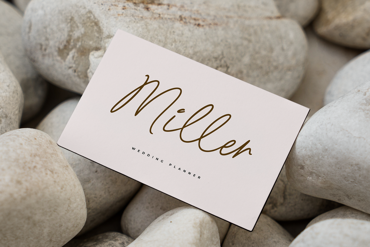 Allura Signature - Handwritten Font, a Script Font by Ainun Jinan (Photo 4 of 9)
