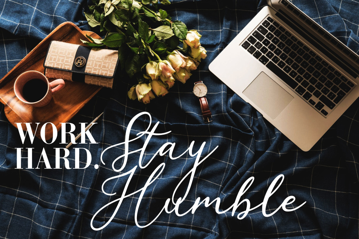 Jelymist Calligraphy Business Font preview 5