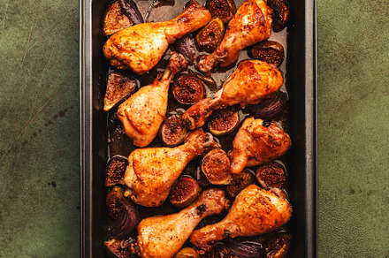 Baked chicken legs, drumsticks with figs and red onions in balsa, a Food & Drink Photo by 5PH