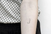 April Font, a Serif Font by Alice_Evans (Thumbnail 7 of 11)