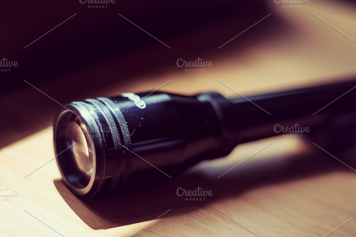 Optical Target Scope on Wood Table preview 7