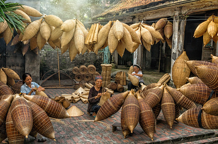 Group of Old Vietnamese female craft