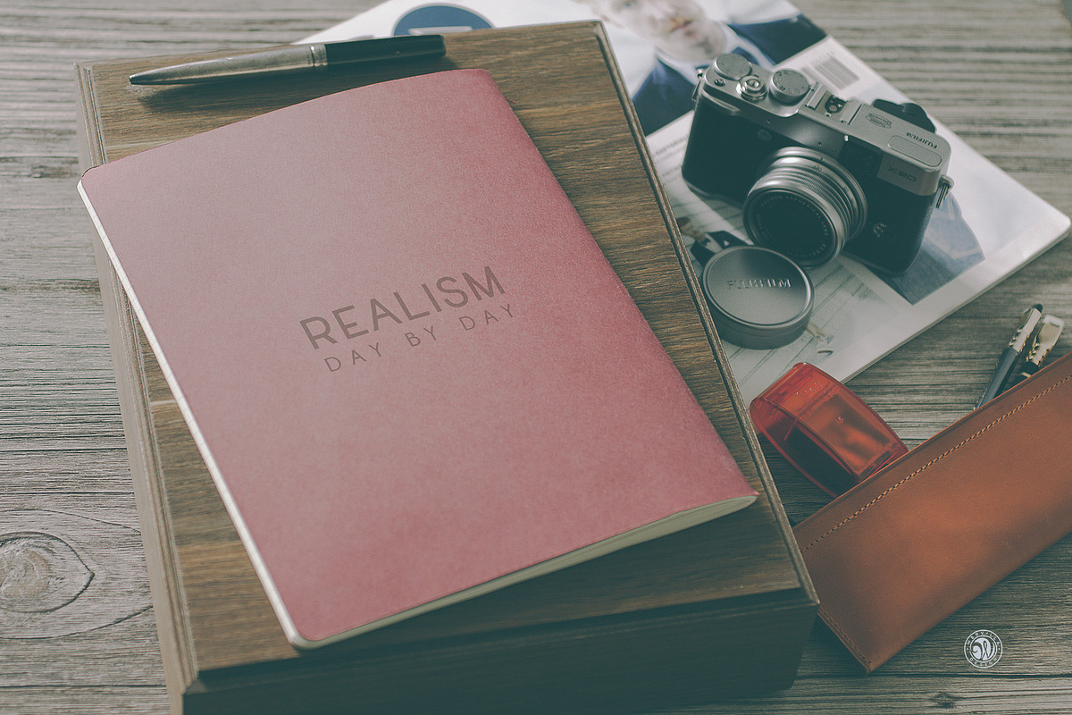 Realism Font preview 5