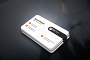 Minimal & Elegant Business Card, a Business Card Template by Momentostudio (Thumbnail 2 of 4)