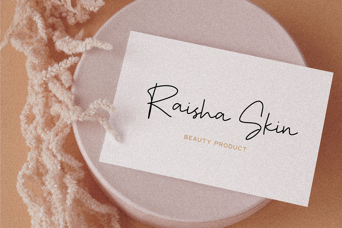 Maurichia, a Script Font by Pustudio (Photo 3 of 9)