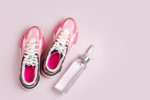 Fashion women's sneakers with water