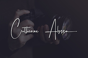 Almerita - Signature Font