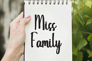 Builds, a Handwritten Font by InermediaSTUDIO (Thumbnail 4 of 8)
