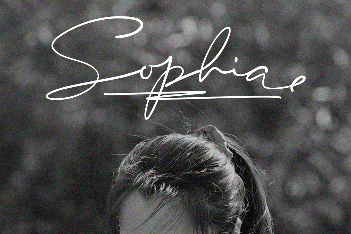 Daisy Signature font preview 5