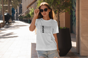 T-Shirt MockUp's Dubai Streets