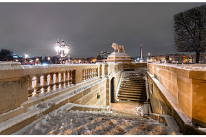 Snowy night view of Place de la