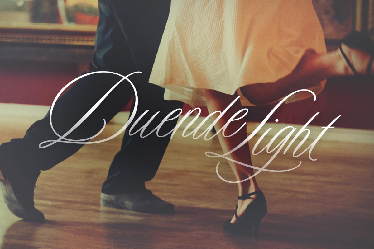 Duende Script Light preview 2