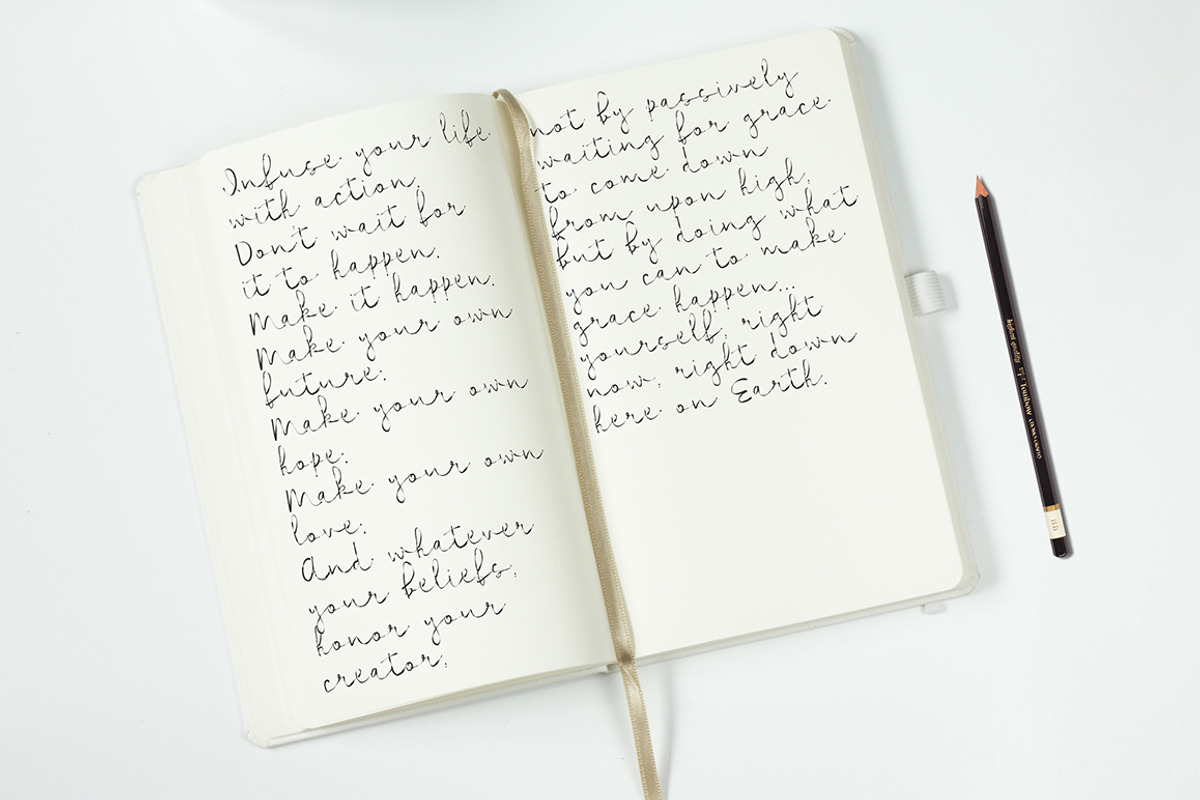 Moperly Script preview 4