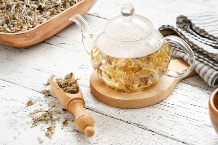 Tea kettle of herbal Icelandic moss