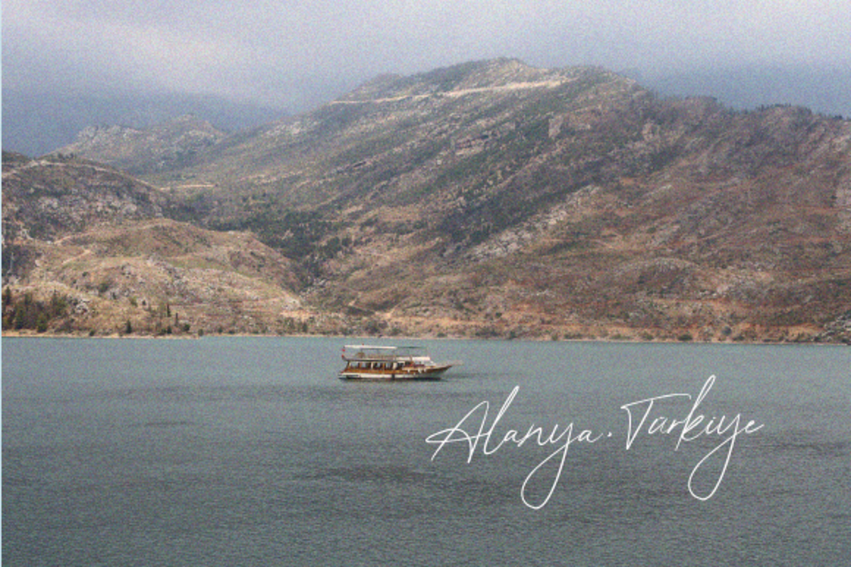 Holderitme Handwritten, a Handwritten Font by Muwatta Studio (Photo 6 of 7)