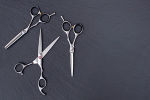 Hairdresser accessories razor for cutting hair set of scissors featuring