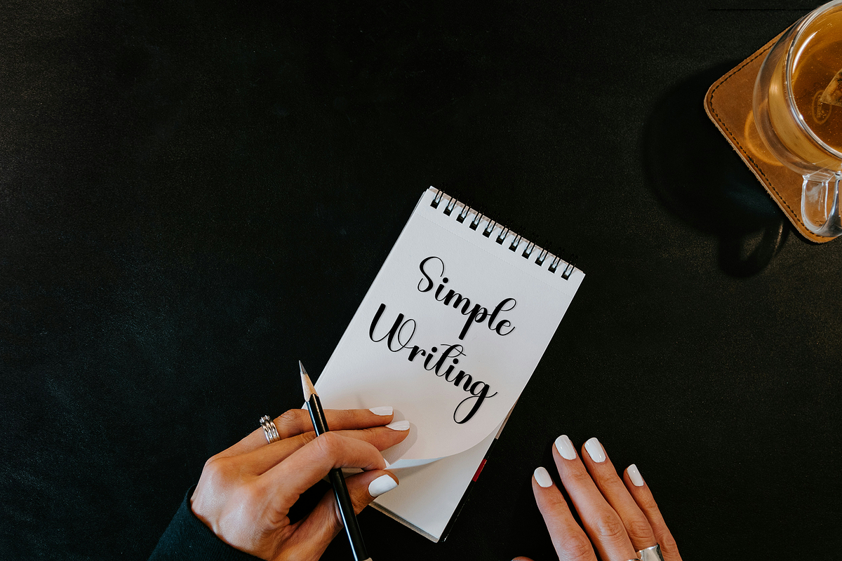 Dream Flourish, a Handwritten Font by InermediaSTUDIO (Photo 2 of 8)