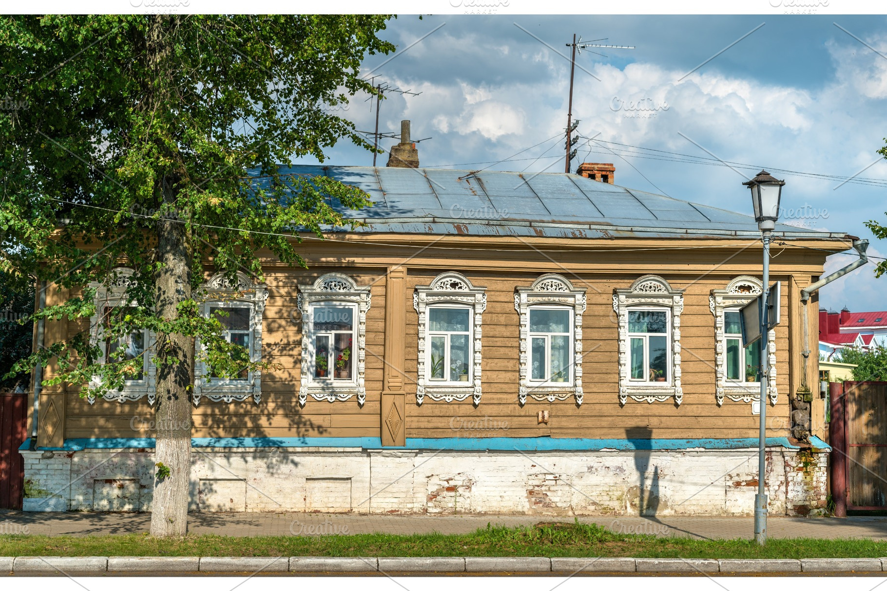 Traditional Russian wooden house in Suzdal, an Architecture Photo by Leonid Andronov