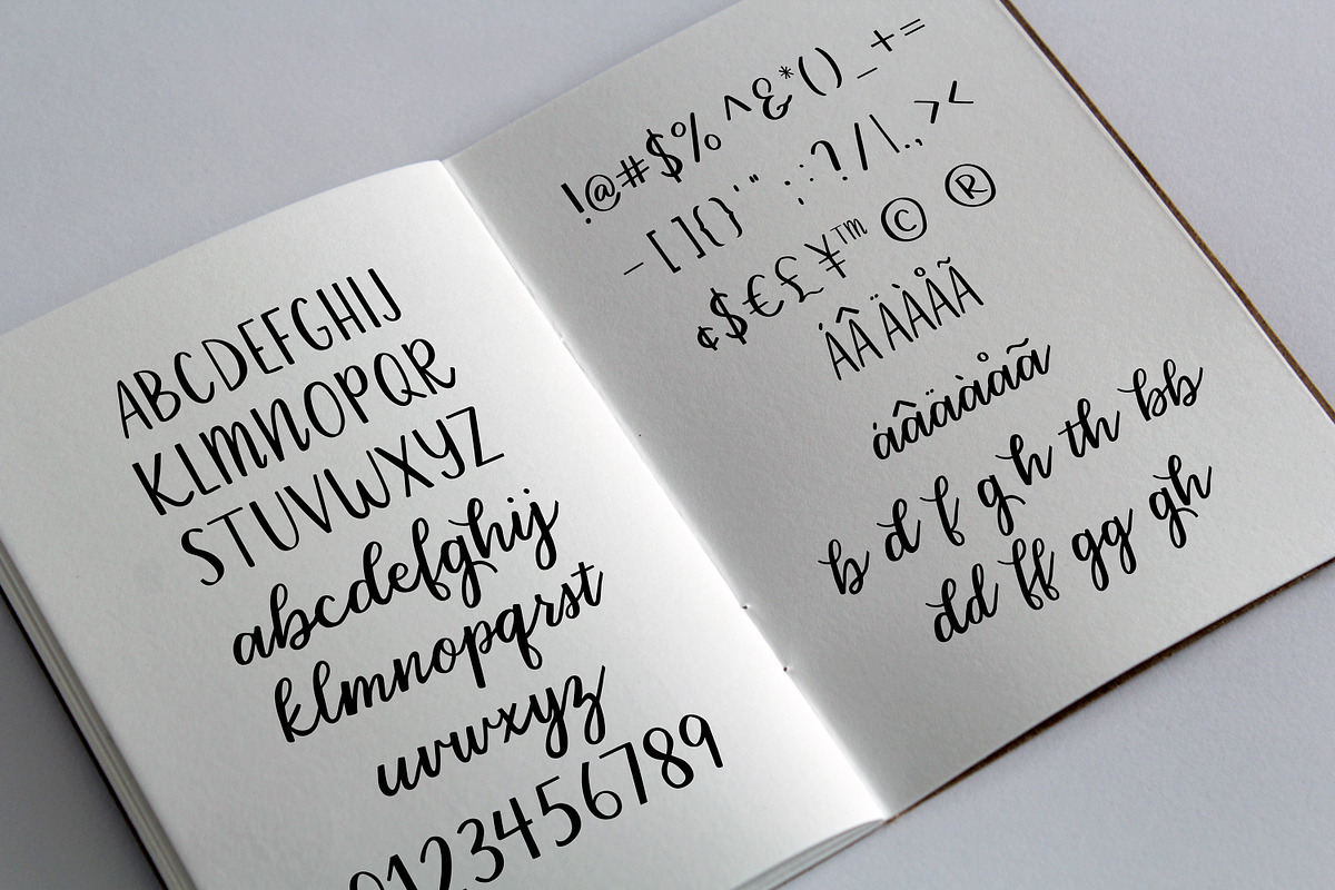 Happy Mornings Font preview 6