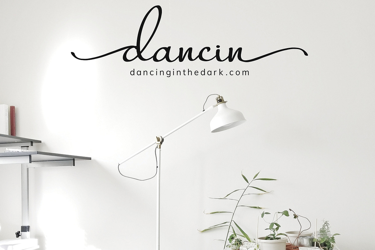 Fantastic, a Script Font by pineungtype (Photo 4 of 8)