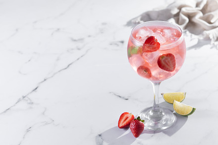 Strawberry gin tonic cocktail