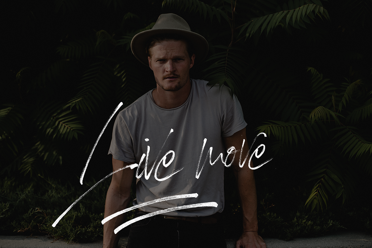 LovingCeline SVG Script Brush Font preview 8