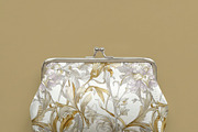 Satin Kiss Lock Purse Mockup PSD, a Household Mockup by 1001 mockups (Thumbnail 7 of 10)