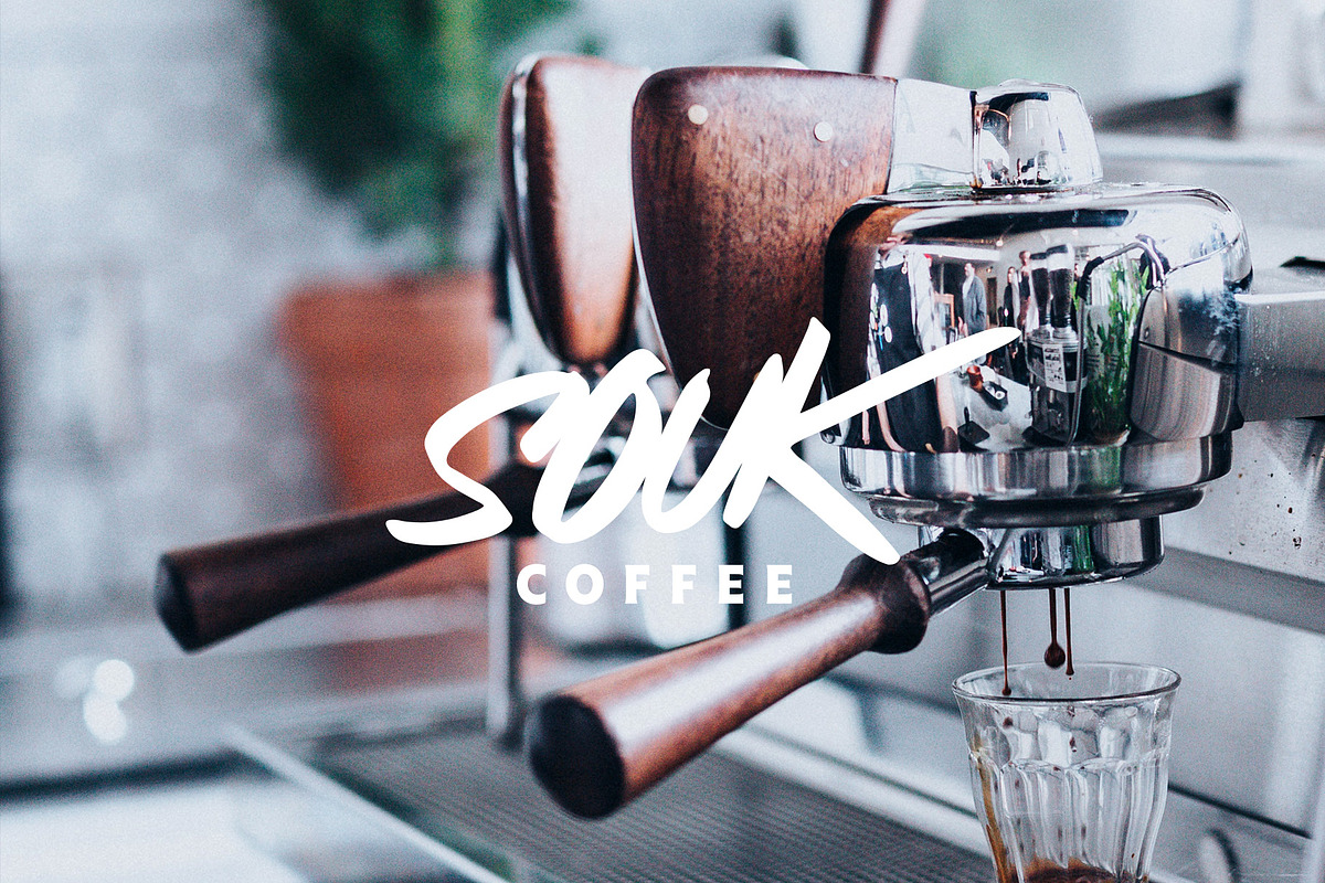 Roam Display Font preview 4
