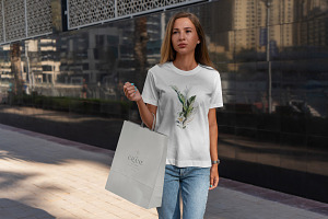 T-Shirt MockUp's Dubai Streets