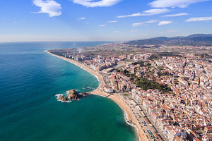 Aerial views of the entire beach in 