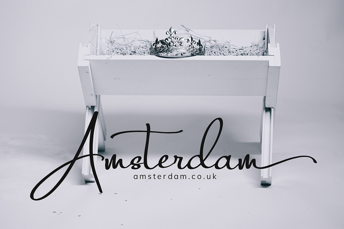 Fantastic, a Script Font by pineungtype (Photo 2 of 8)