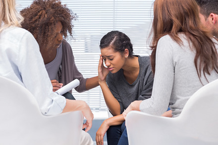 Therapist encouraging a patient, a Photo by wavebreak
