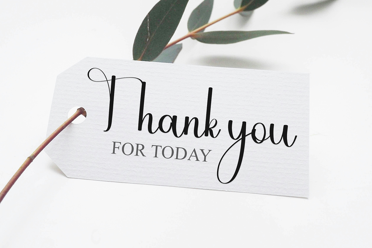 Holiday Sunday, a Handwritten Font by InermediaSTUDIO (Photo 7 of 8)