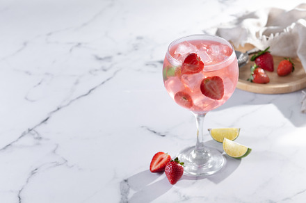 Strawberry gin tonic cocktail