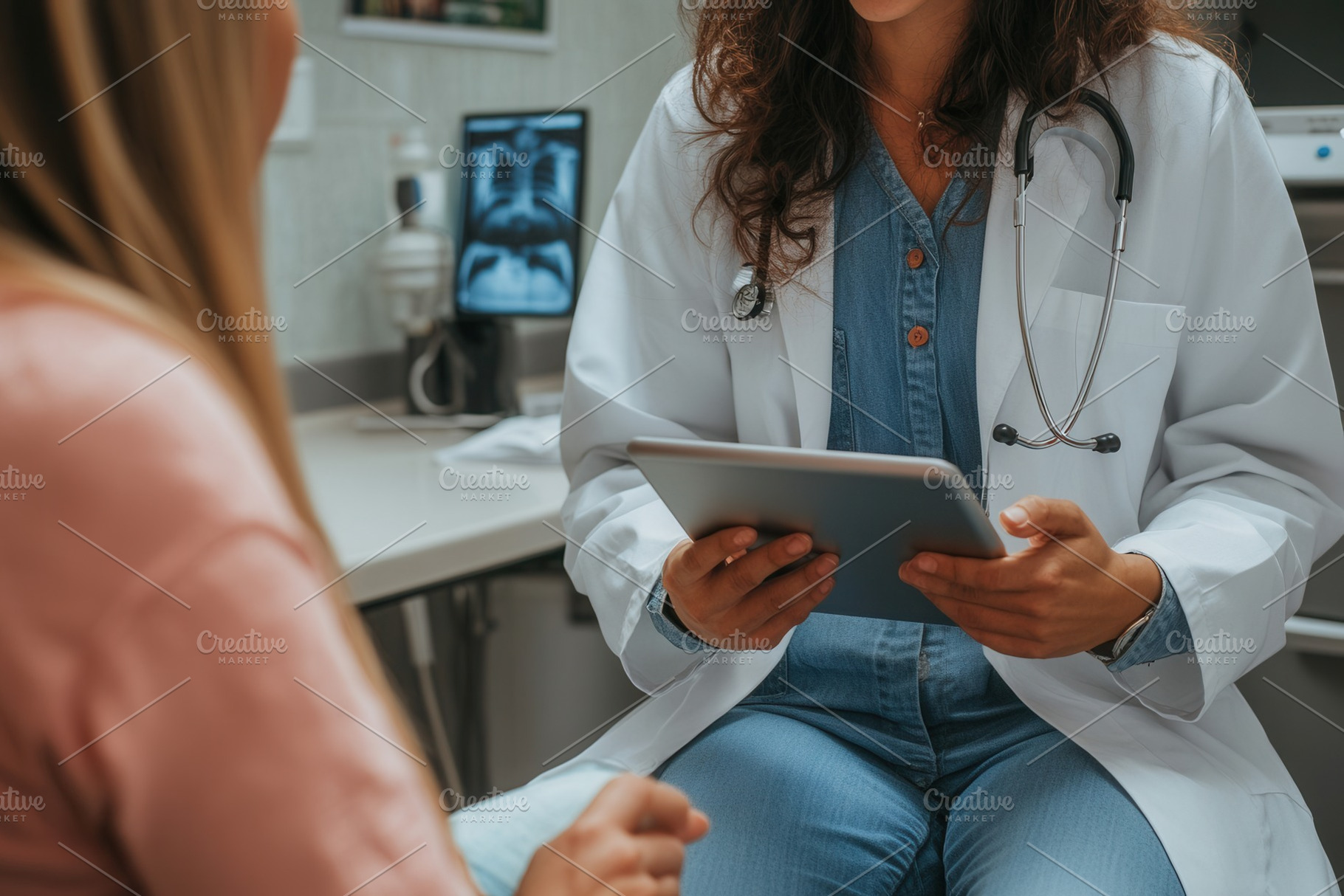 A doctor presenting a patients X-ray, a Photo by Pavel_design