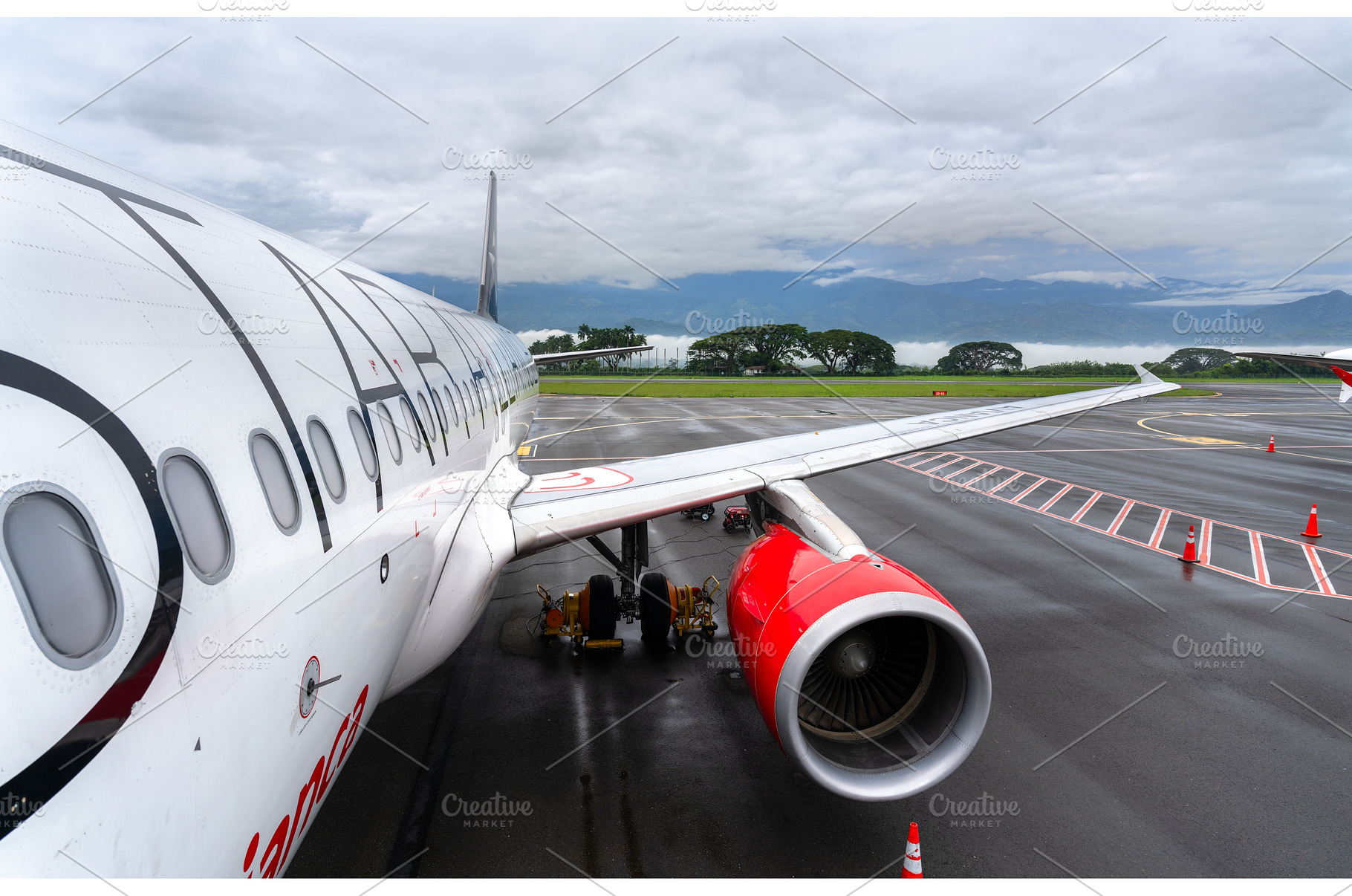 Avianca Airbus A320 at El Eden, a Transportation Photo by Leonid Andronov