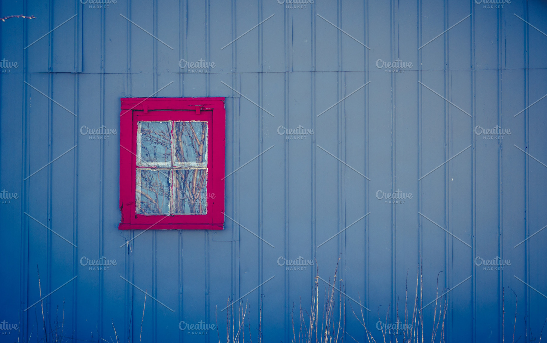 Red window, an Architecture Photo by Beufville