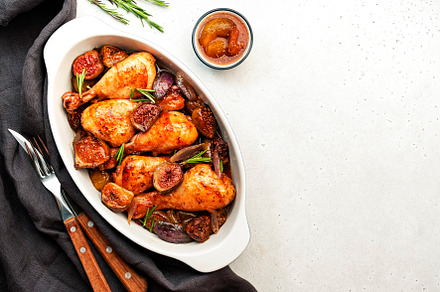 Baked chicken legs, drumsticks with figs and red onions in balsa, a Food & Drink Photo by 5PH