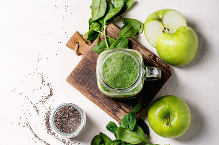 Apple and spinach smoothie containing mixed, creamy, and morning