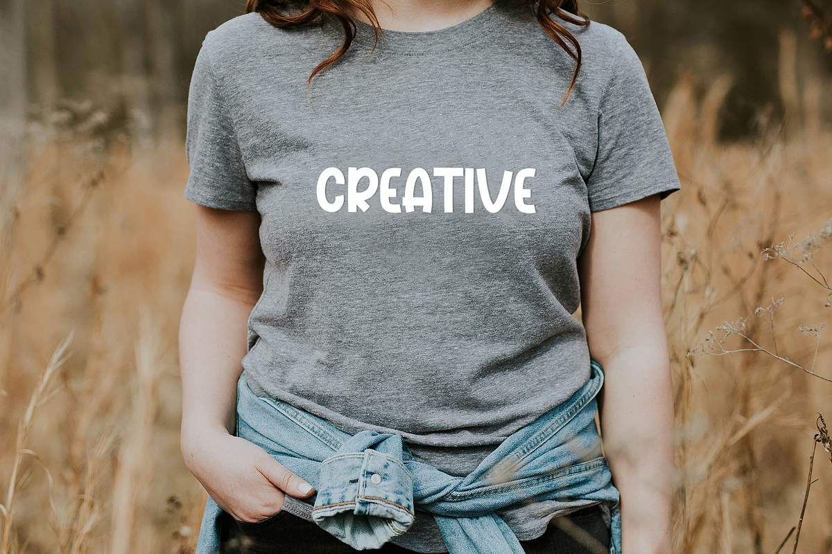 Pinky Magic, a Script Font by InermediaSTUDIO (Photo 4 of 8)