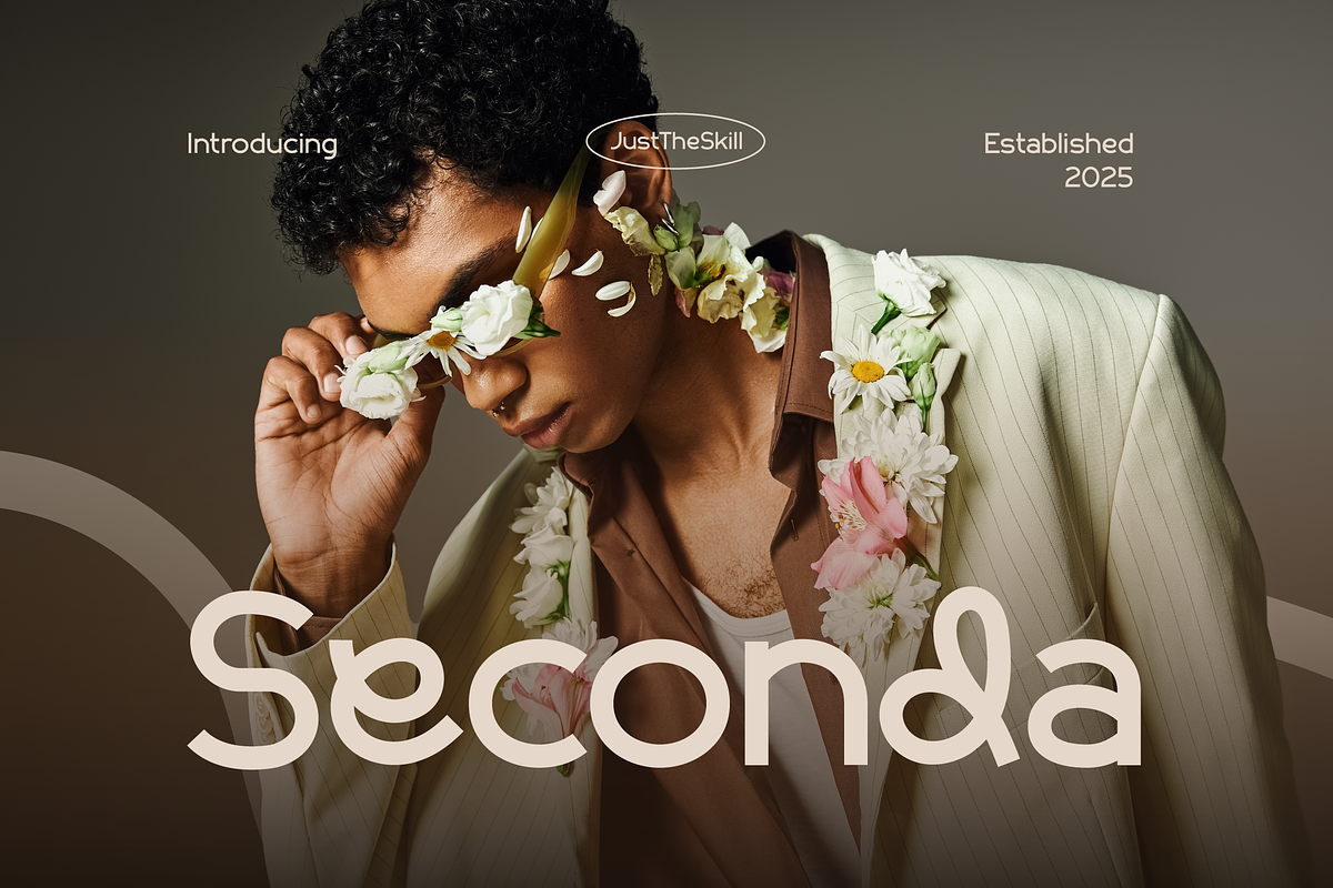 Seconda, a Handwritten Font by Pinisi ART (Photo 1 of 10)