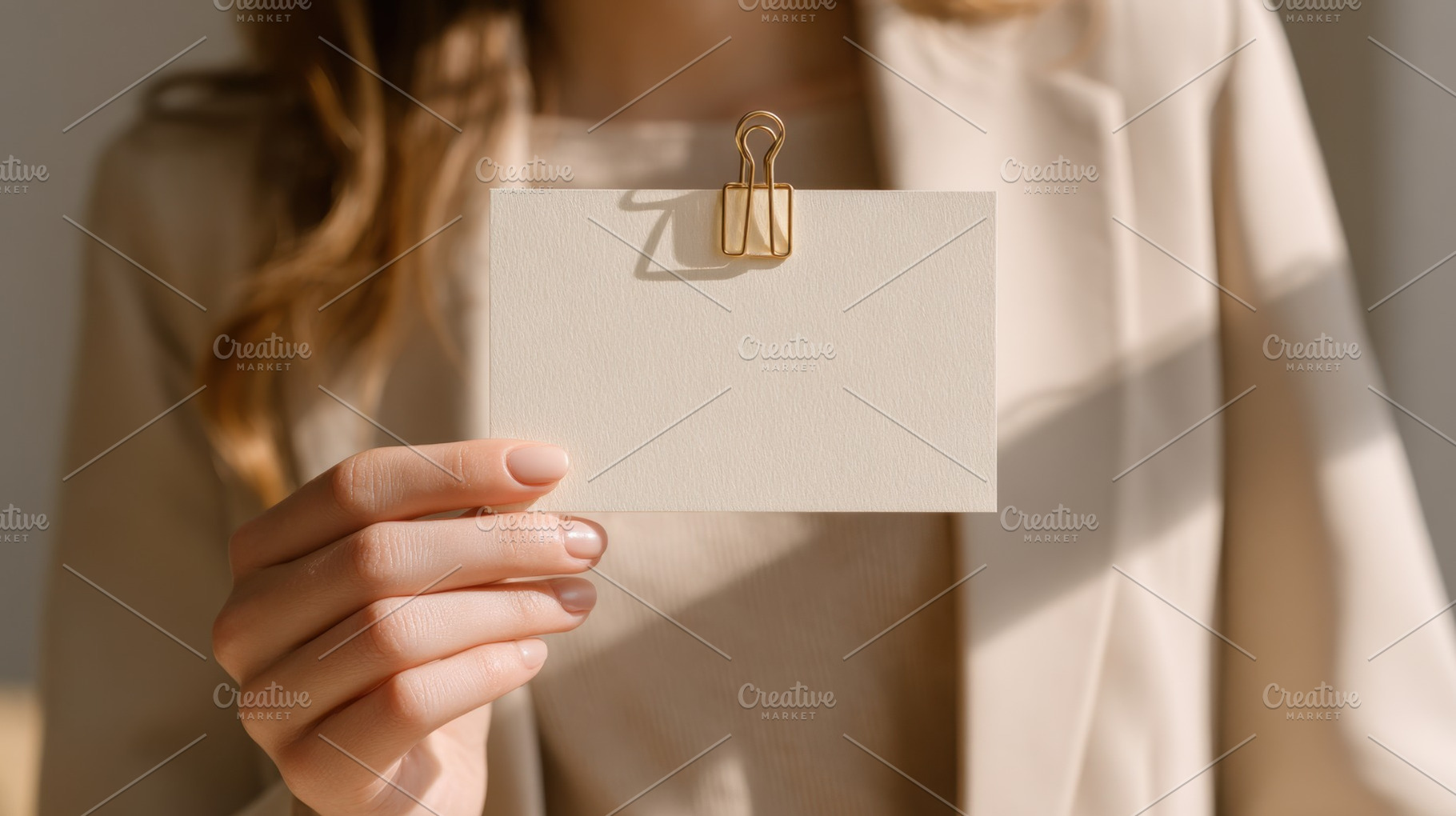 Holding a blank card with a clip, a Photo by Beautiful things