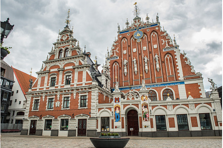 Blackheads House on the Town Hall, an Architecture Photo by COLORFUL