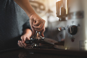 barista preparing coffee