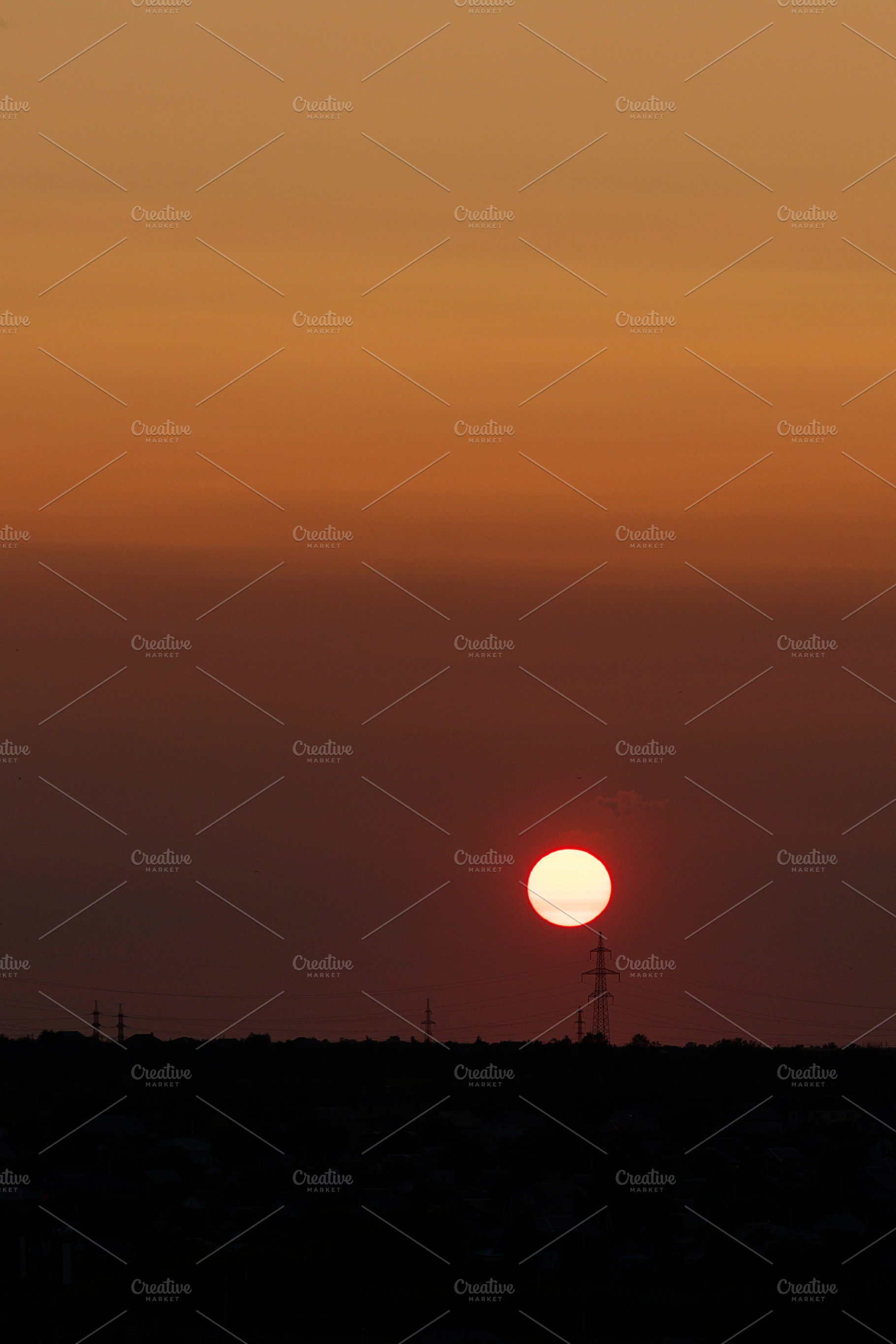 Bright sun sets above horizon, a Wallpaper Photo by Elena Vagengeim