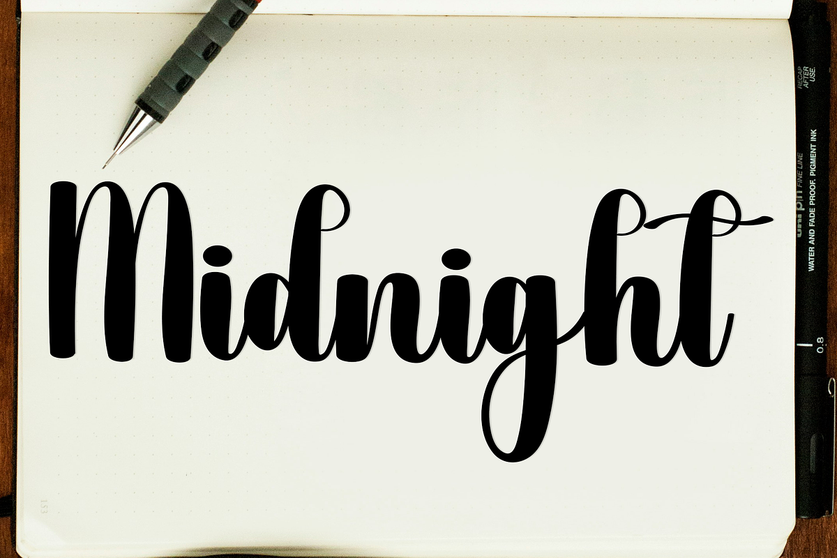 Birthday December, a Handwritten Font by InermediaSTUDIO (Photo 5 of 8)