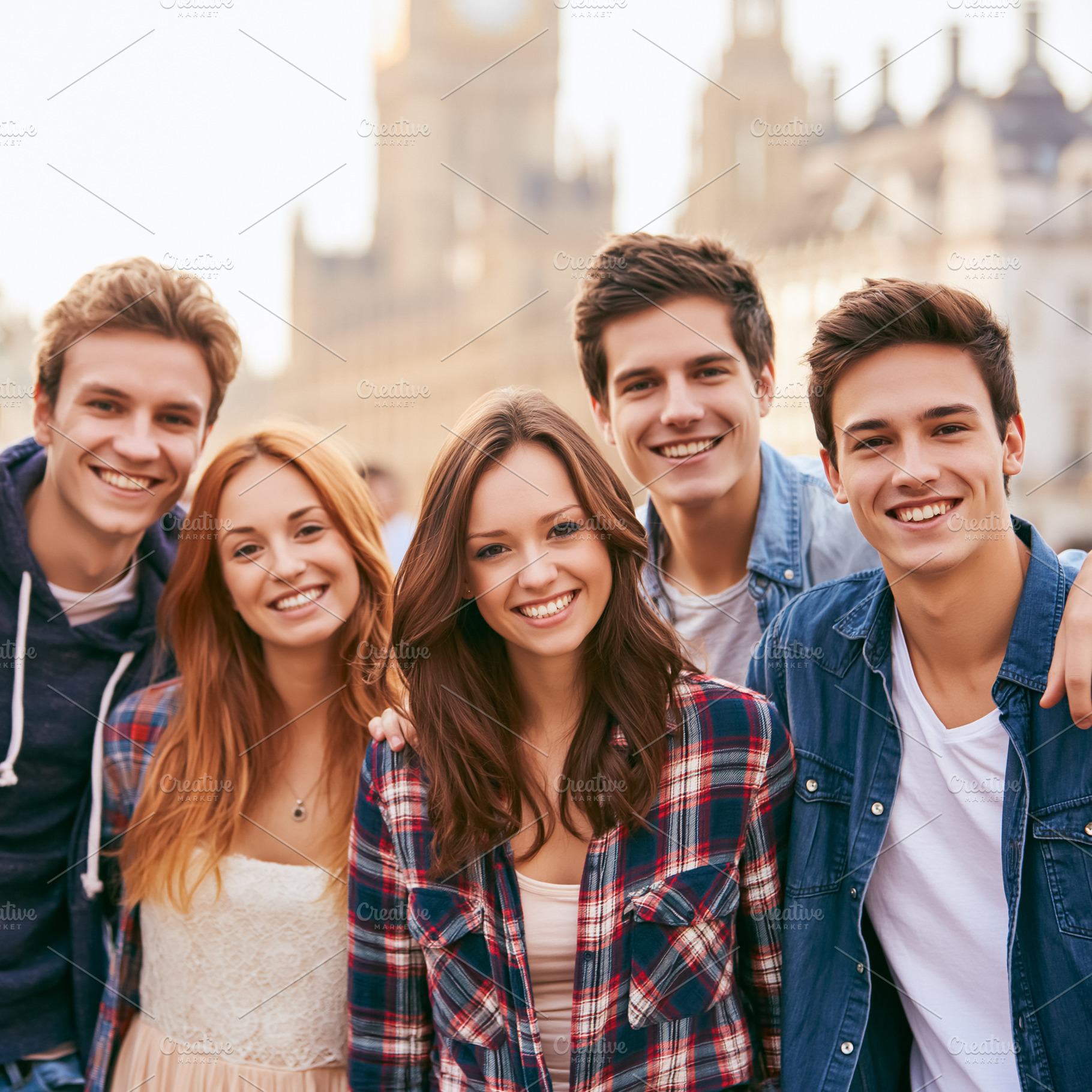 Young friends smiling, traveling together in London, enjoying ci, a Person Photo by Studio ANNA