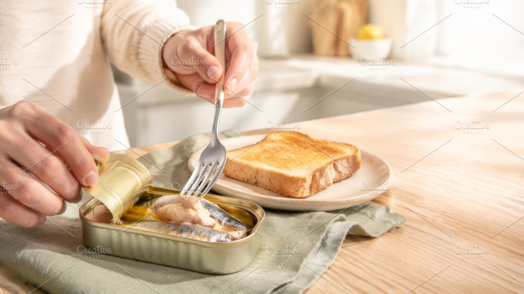 Canned sardines being served on toas, a Photo by Dvoevnore photos